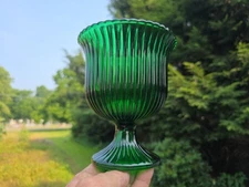 VINTAGE E.O. BRODY CO EMERALD GREEN 6 5" RIBBED FOOTED GLASS PEDESTAL VASE URN