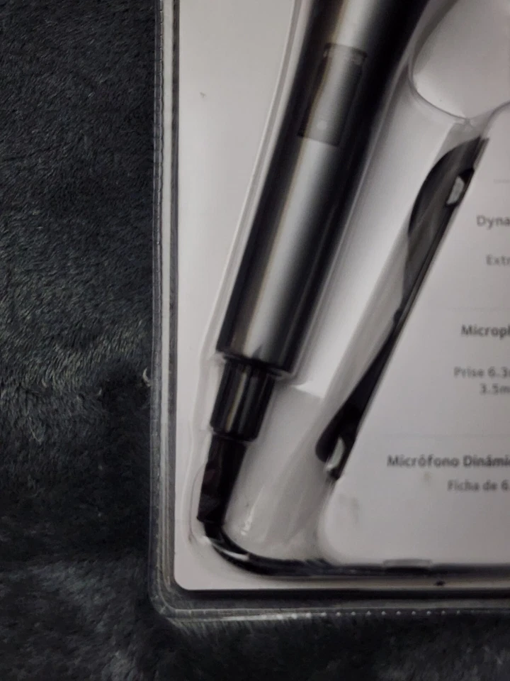 Singing Machine SMM-205 Unidirectional Dynamic Karaoke Microphone with 10 Ft. Co - Image 4 of 4