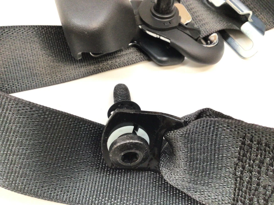 Chevrolet Camaro 2013-2015 cupé kit tensor cinturón de seguridad diestro negro OEM 19333078 Foto 2 de 4