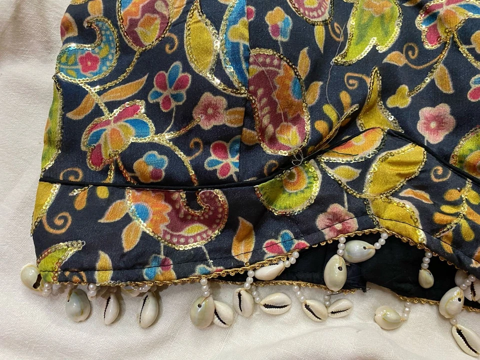 Blusa Sari de Diseñador Multicolor Estampada Cowrie Conchas Acolchada Ajustable 42" Foto 2 de 4