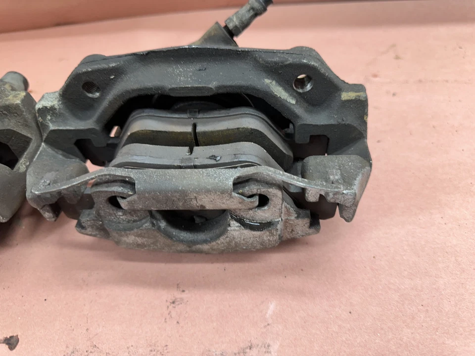 Par de pinzas de freno delanteras OEM #86160 BMW E28 528e 524td 528I 533I Foto 3 de 4