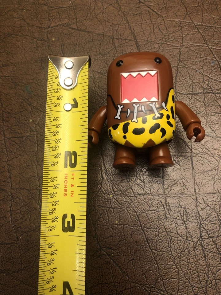 Boneco Domo Kun CaveMan exclusivo Qee Toy2r 2013 DOMO caixa cega brinquedo Comic Con - Imagem 4 de 4