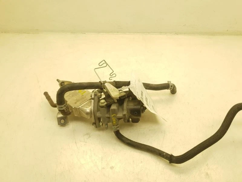 Toyota Prius C 2013 dos 1,5 L tracción delantera con válvula EGR  Foto 2 de 4