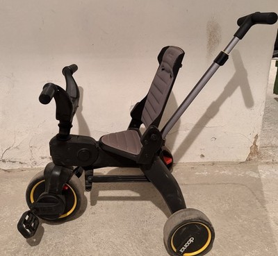 Blaues Doona Liki Trike Dreirad S3 mit Schiebestange faltbar Kinder ab 1 Jahr