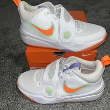 Nike Kids' Size 5Y Team Hustle D 11 Basketball Sneaker White/Vapor Green DV8996