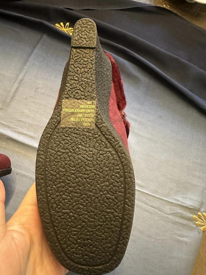 Joan Boyce Burgundy Faux Fur Sneaker Boots. Size 7.5 Fur Lining Never Worn Red - Image 4 of 4