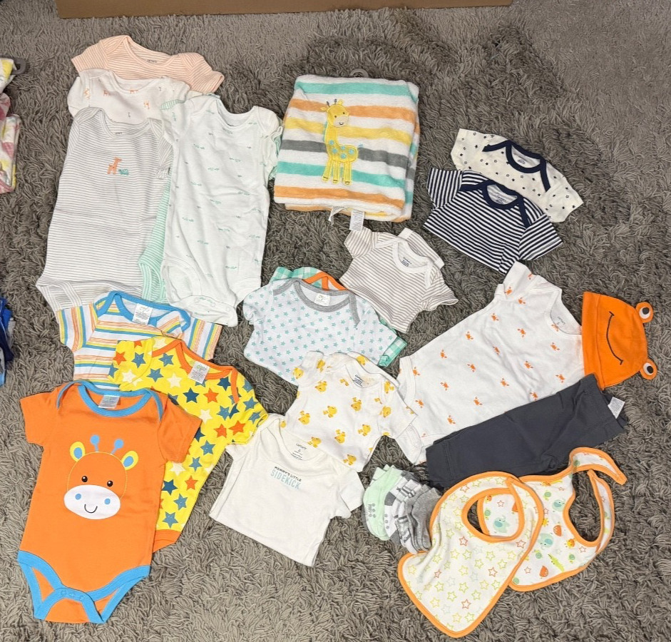 🌟 NWoT Baby Unisex Clothes Blanket Bibs Socks Mix Lot Giraffe Orange Stripes