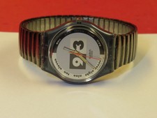 REFURBISHED / Cinturino flessibile Swatch NÜNI come nuovo con il 93 sul quadrante