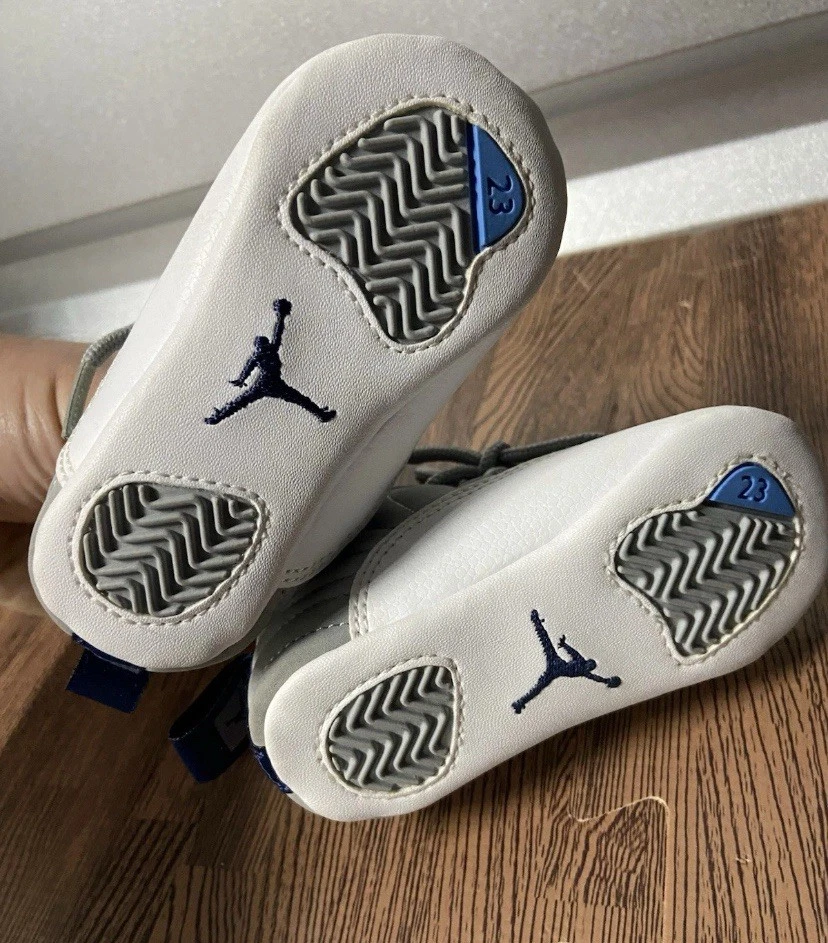 Jordan 12 Retro Paquete Regalo Cuna Estilo: 378139-007 Talla: 3C EE. UU. Foto 4 de 4