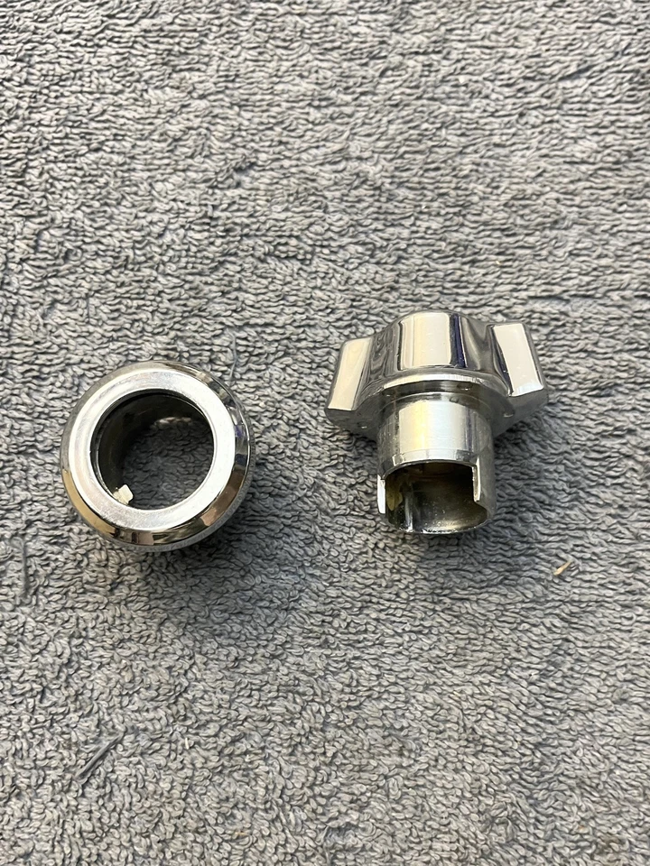 Volvo 240 262 264 164 manija giratoria cerradura maletero cromo mango maletero bloqueo NOS Foto 2 de 4