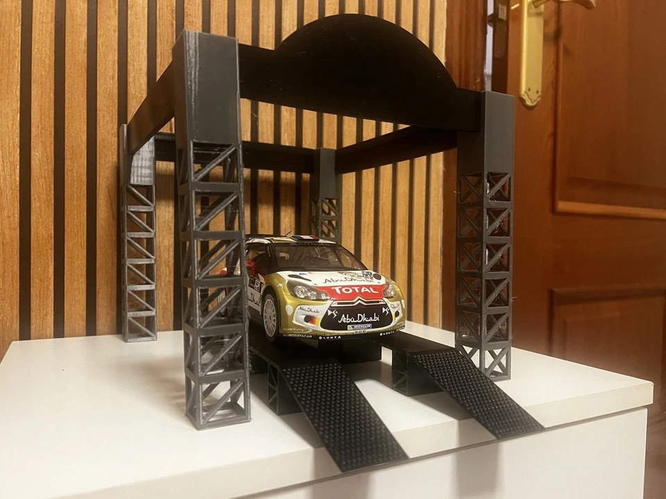 Estructura Podio / Rampa de Presentación para Coches 1:18 y 1:24,diorama Rally - Imagen 4 de 4