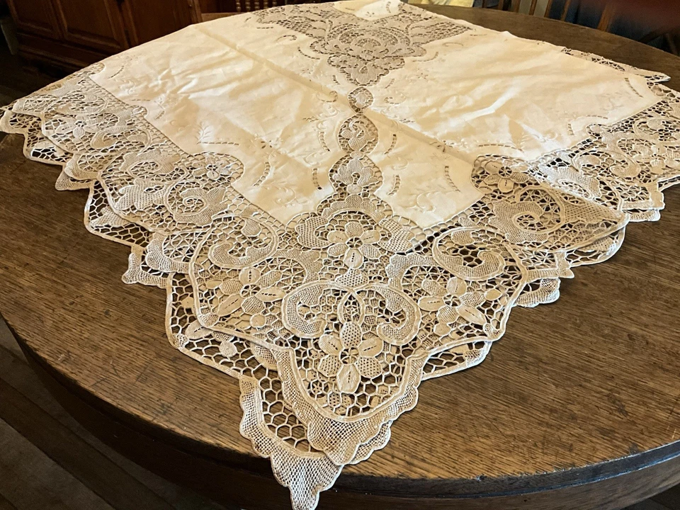 Mantel vintage de encaje con aguja Point de Venise 102 X 66 pulgadas lino botín crujiente Foto 3 de 4