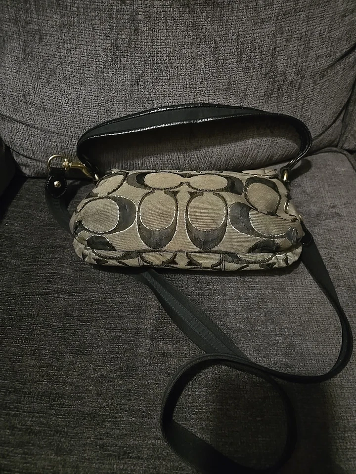 Vintage Y2K COACH POPPY Black & Gold Signature Jacquard Canvas Shoulder Bag - Image 3 of 4