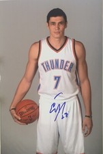 12) Ersan Ilyasova signiert Basketball NBA Foto Unterschrift Autogramm signed