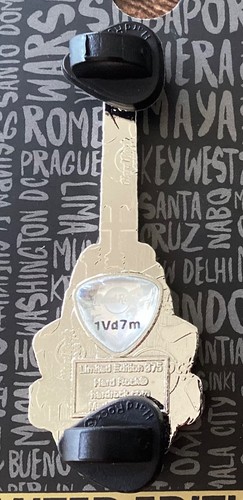 2025 Hard Rock Café Pireo Puerto Grecia 3D Crucero GUITARRA LE PIN - Imagen 3 de 3