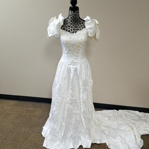 Vintage Ivory Wedding Dress Beaded Ball Gown W/Veil Puff Short Sleeves USA Made