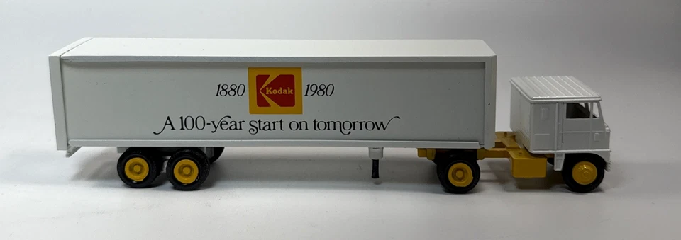 Camión tractor-remolque Winross 1/64 Kodak 1888-1980 A 100 años a partir de mañana Foto 4 de 4