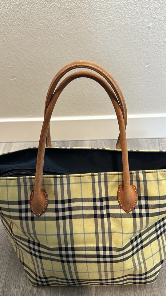 正品 Burberry Burberry’s Nova Check off 白色黄色和蓝色手提包钱包 — 第 4/4 张图片