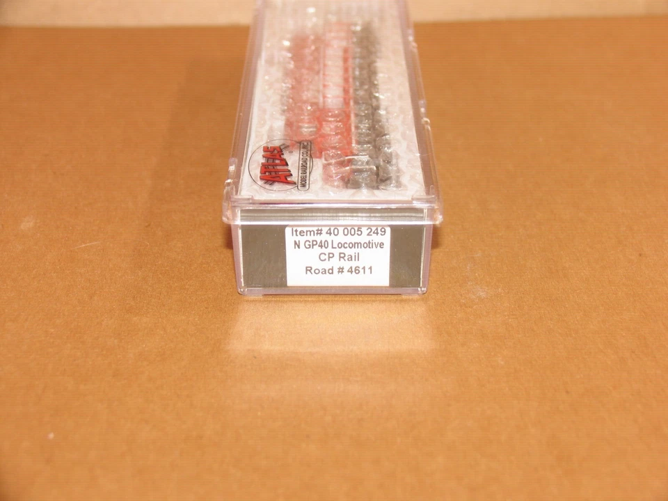 Atlas Canadian Pacific CP Rail GP-40 Locomotive #4611 With Ditch Lights N Scale - Image 2 of 4