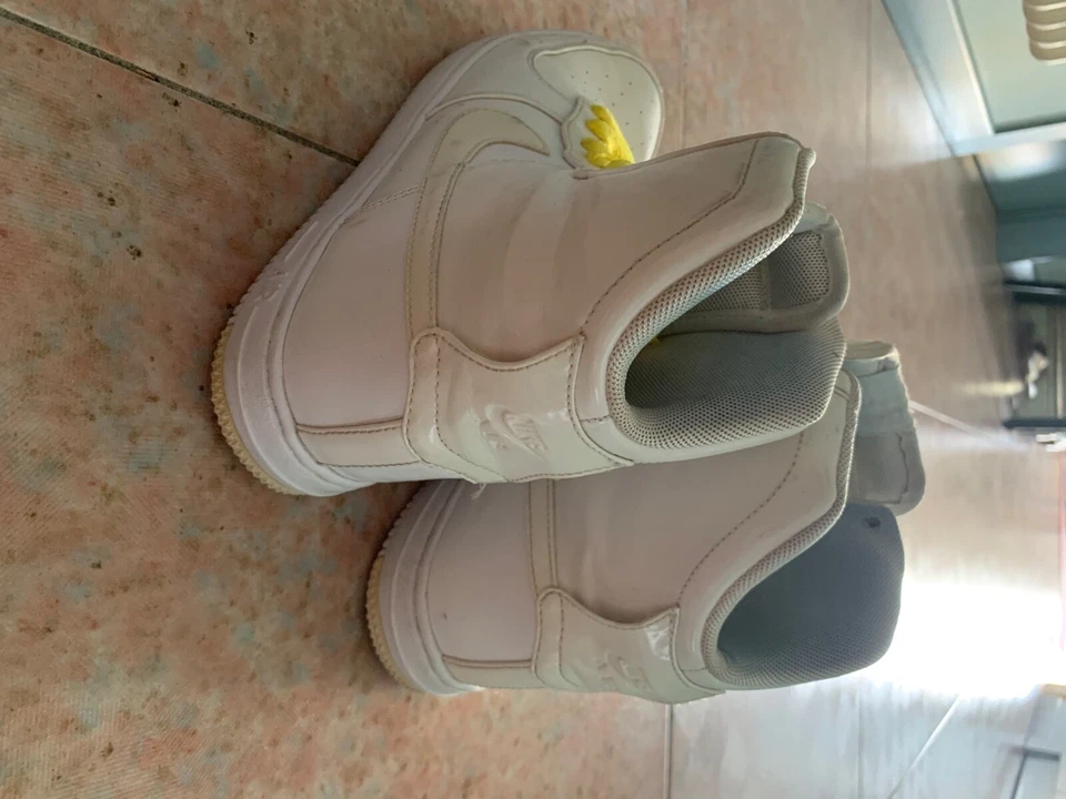 Nike Air Force alte bianche, utilizzate qualche volta, con lacci intercambiabili - Immagine 3 di 4