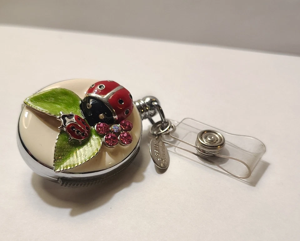 Delicado soporte de insignia retráctil Ladybug - etiqueta de cordón de carrete de insignia - clip de identificación de trabajo Foto 2 de 4