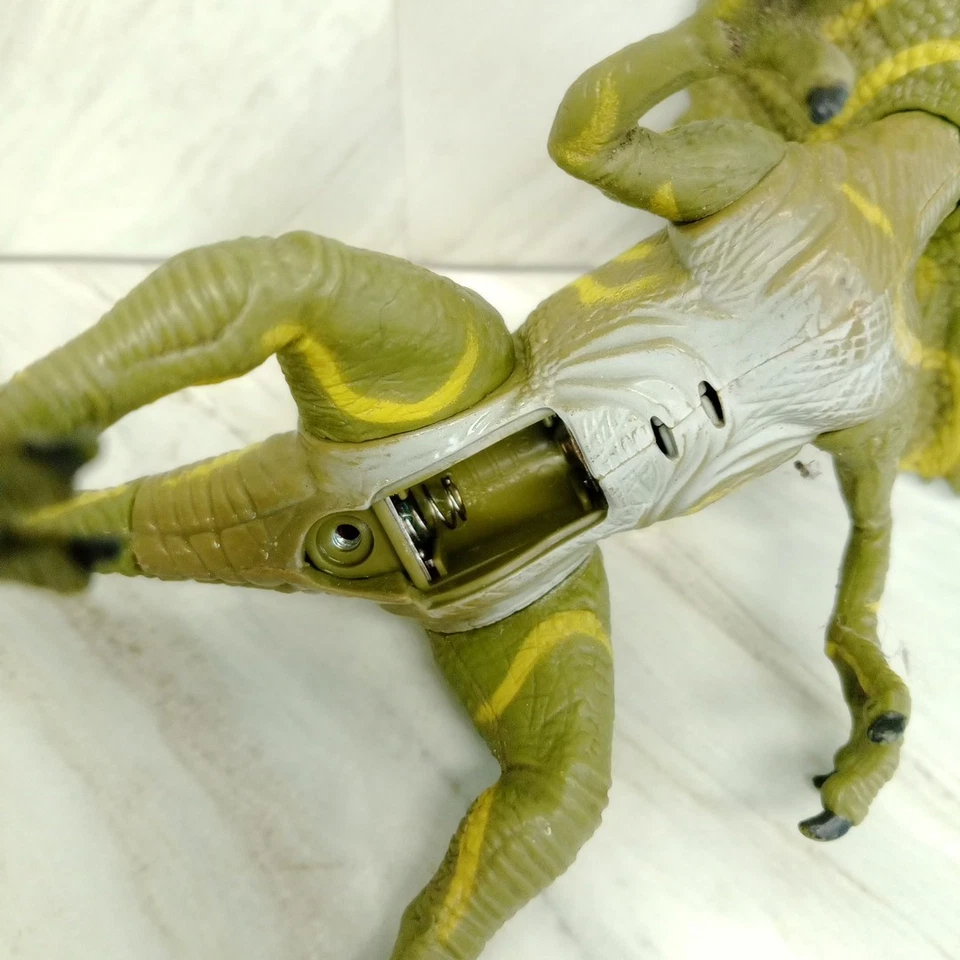 Action Figure Dilophosaurus Jurassic Park Universal Amblin (Hasbro 2000) - Immagine 2 di 4