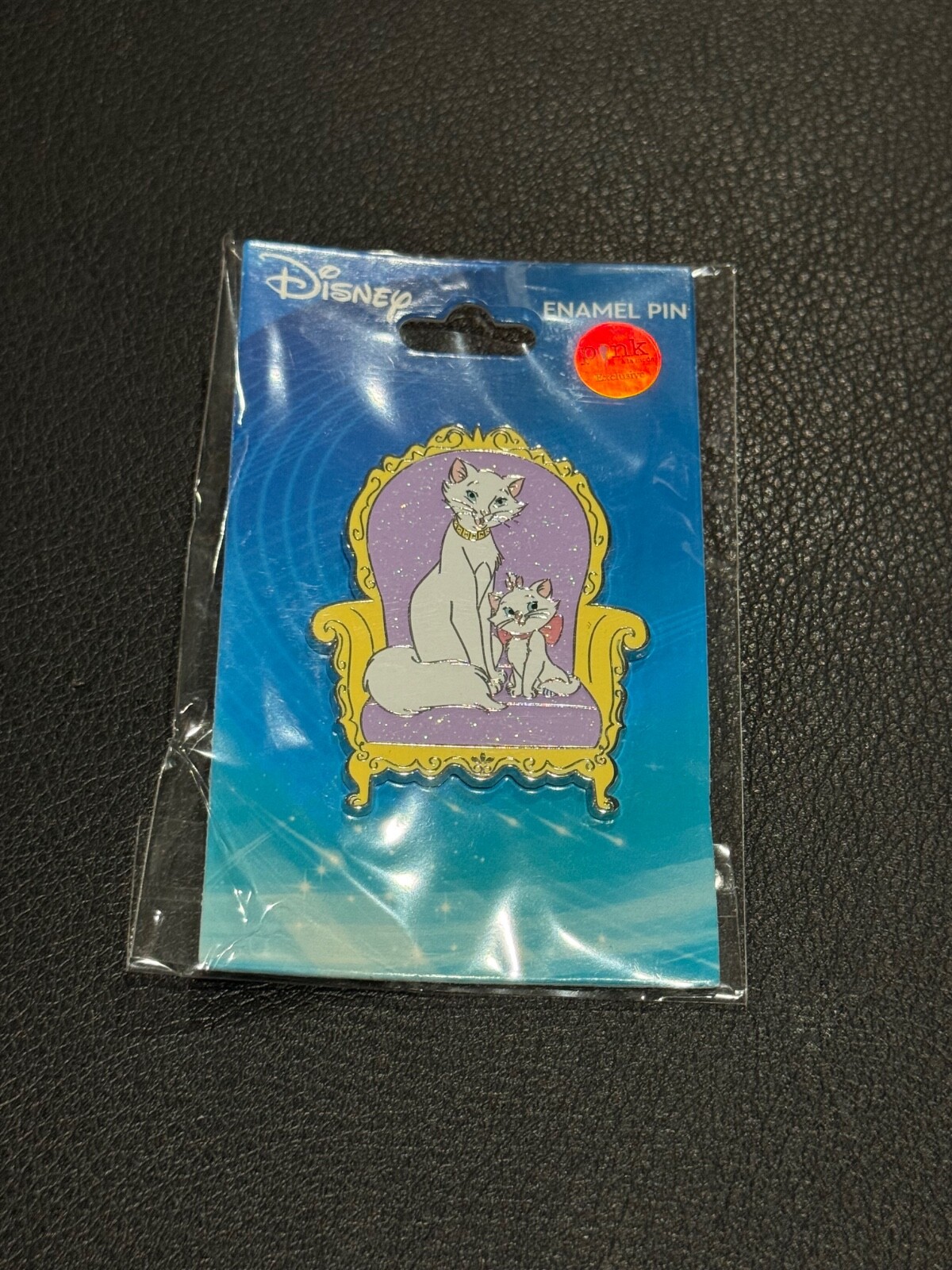 Disney PALM - Duchess and Marie - Sitting on Glitter Chair  - Aristocats pin