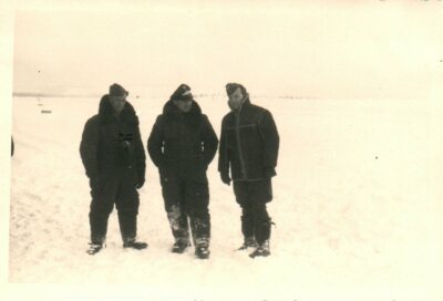 Foto, WK2, FFS - Neudorf O.S./Nowa Wieś, Offz. a.d.Flugplatz im Winter 5026-1424