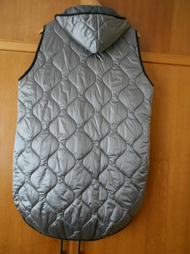 Fashion Review Italy Stepp Weste + Kapuze 46 / 48 silber Farben schwarz wie neu - Bild 2 von 4