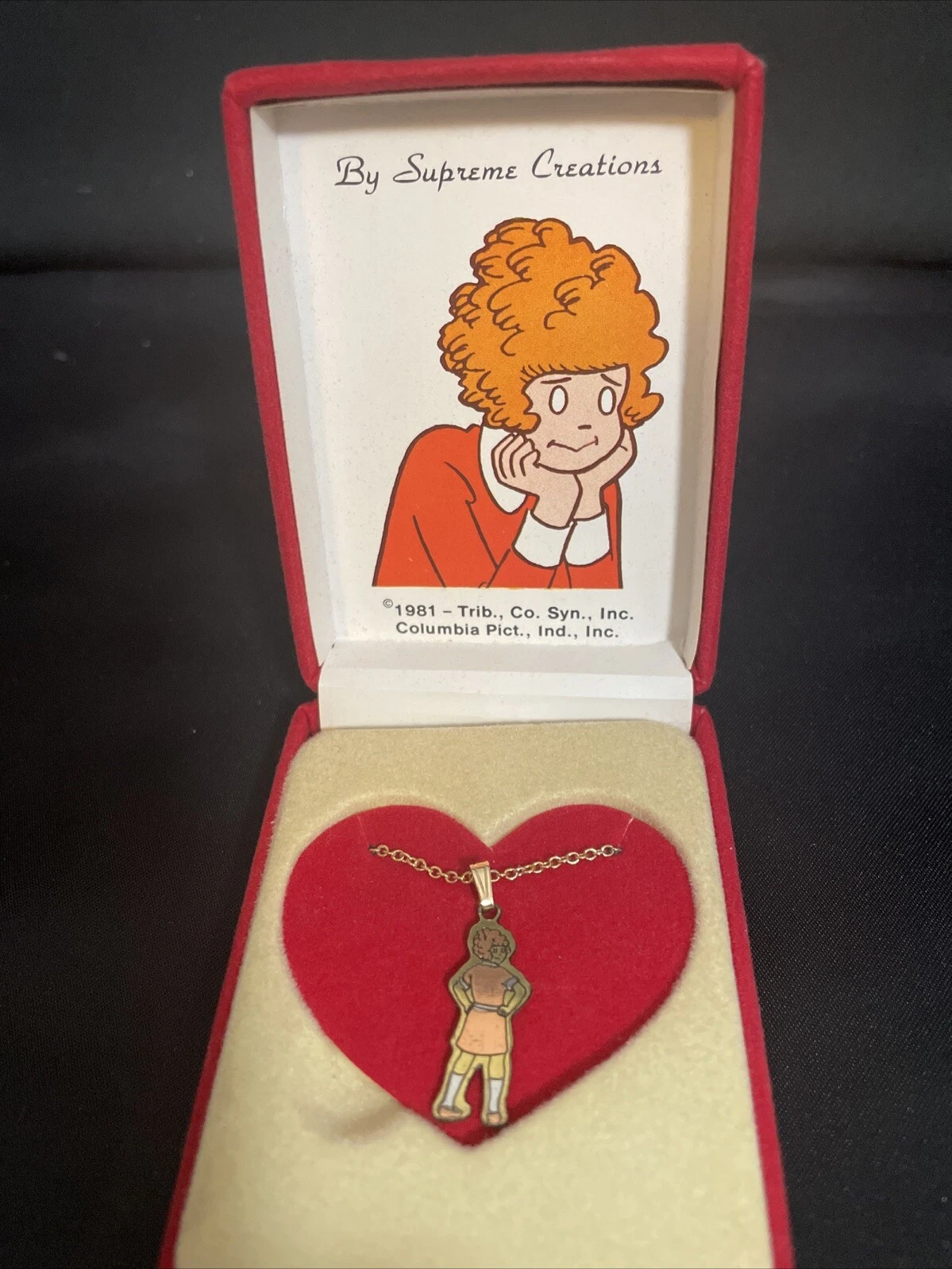 Collier pendentif Little Orphan Annie boîte originale par Supreme Creations 1981