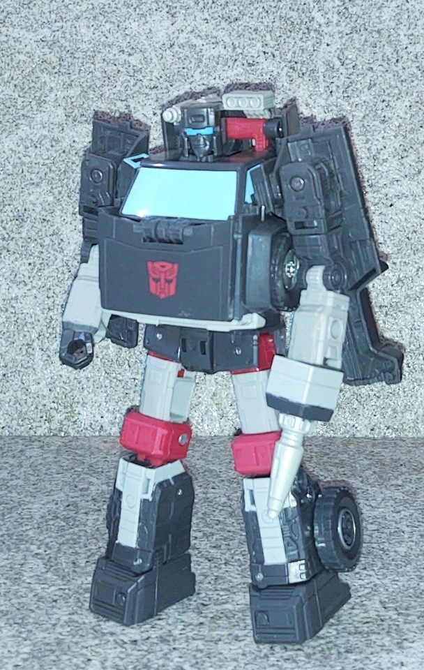 Transformers Legacy TRAILBREAKER complete deluxe Autobots Stand United - Image 4 of 4