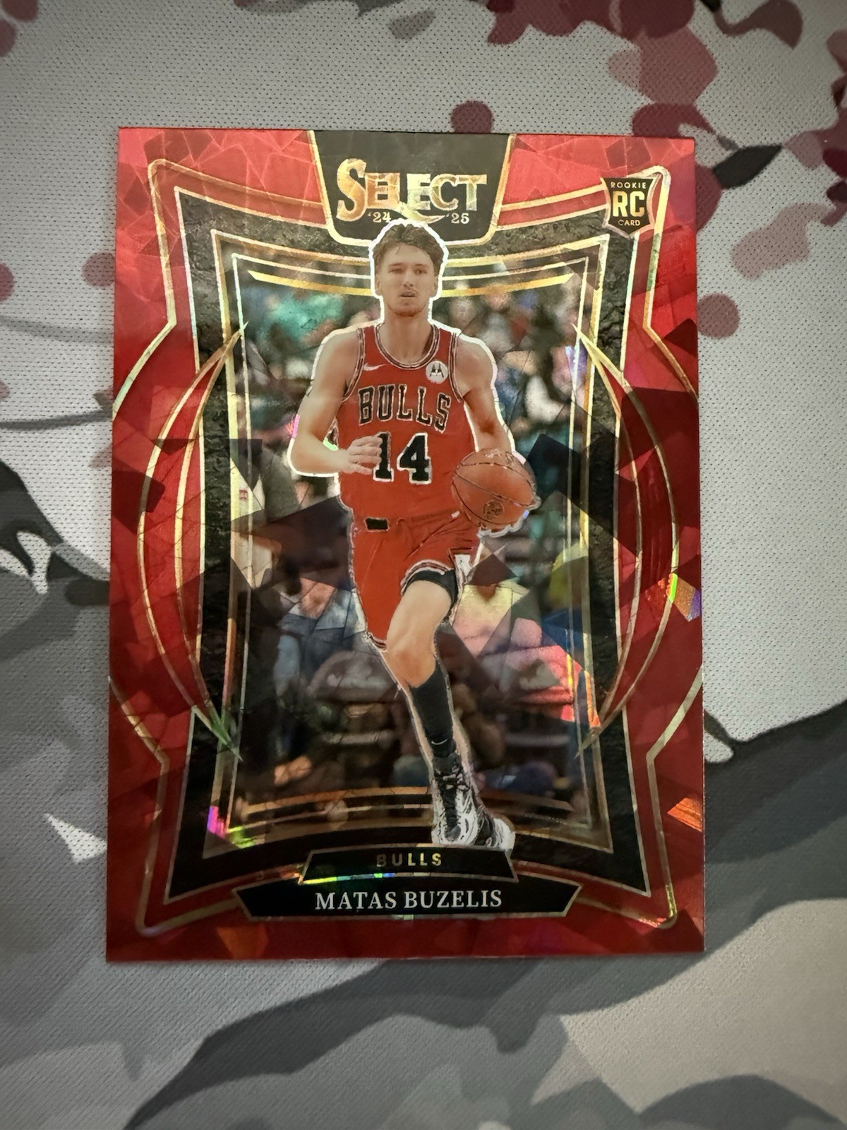 2024-25 Panini Select - Concourse Matas Buzelis #70 Red Cracked Ice Prizm (RC)