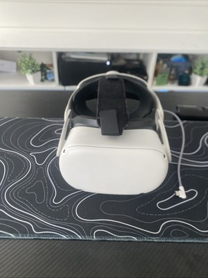 Oculus Quest 2 white. one Tb of storage. adjustable Head Strap . USB type C. ￼￼