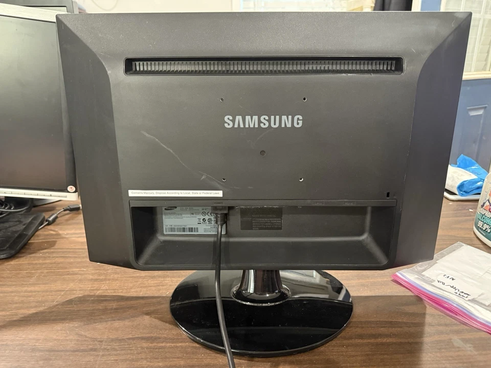 SAMSUNG SyncMaster 2253BW With Base VGA Cable And Power Cord - Image 2 of 4