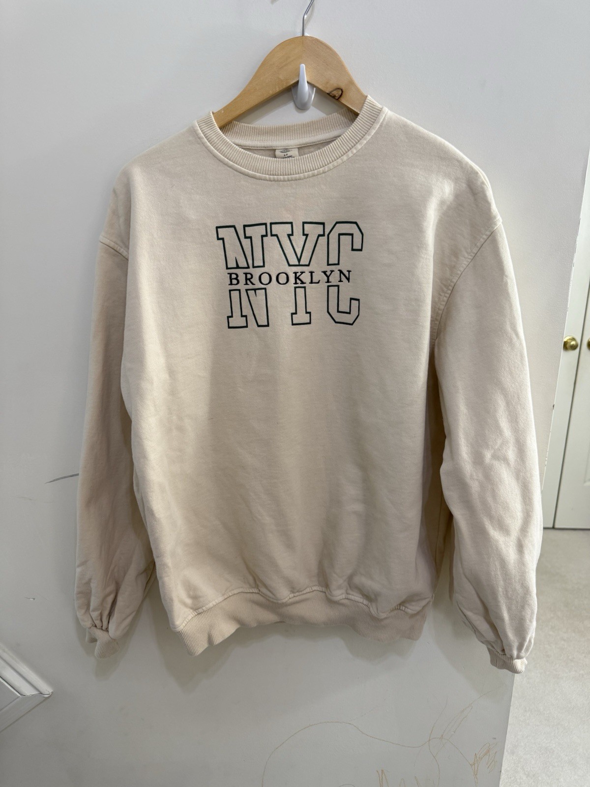URBAN OUTFITTERS EMBROIDERED NYC BROOKLYN IVORY SWEATSHIRT  SIZE SMALL