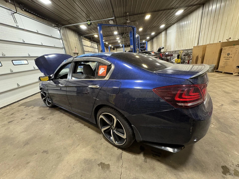 Conjunto de luz trasera derecha usado se adapta a: Honda Accord SDN 2013 cuarto montado con LED Foto 4 de 4