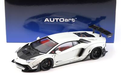 1:18 AUTOart Liberty Walk LB-WORKS Lamborghini Aventador metallic white/ carbon