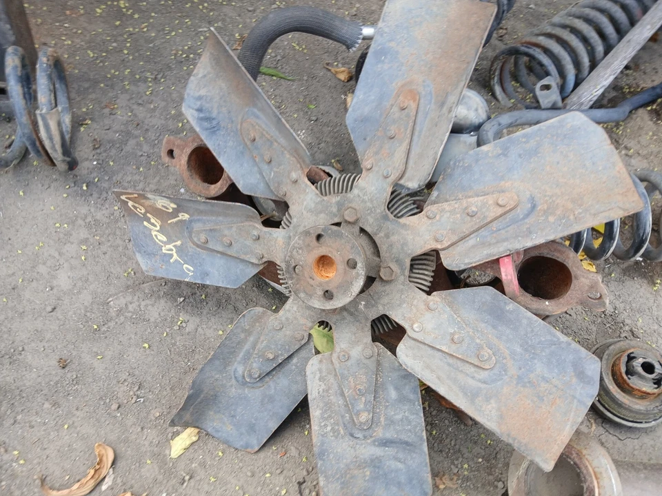 VENTILADOR DE REFRIGERACIÓN 69 BUICK LESABRE CON EMBRAGUE usado 7 aspas Foto 2 de 4