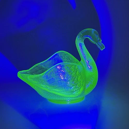 Vtg Fenton Uranium ICE GREEN Carnival Glass Iridescent Swan Dish Glows *seephoto