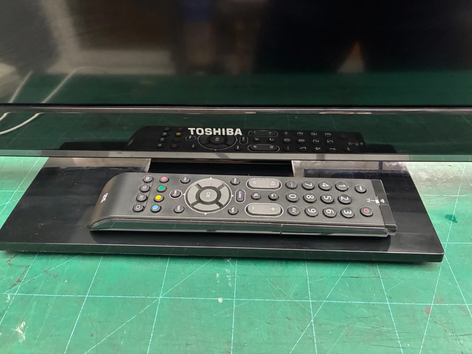 Toshiba LCD Colour TV/DVD Model 26DL933B In Good Working Order - Image 4 of 4