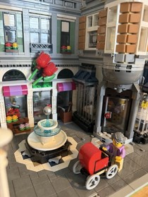 LEGO CREATOR: Assembly Square (10255)
