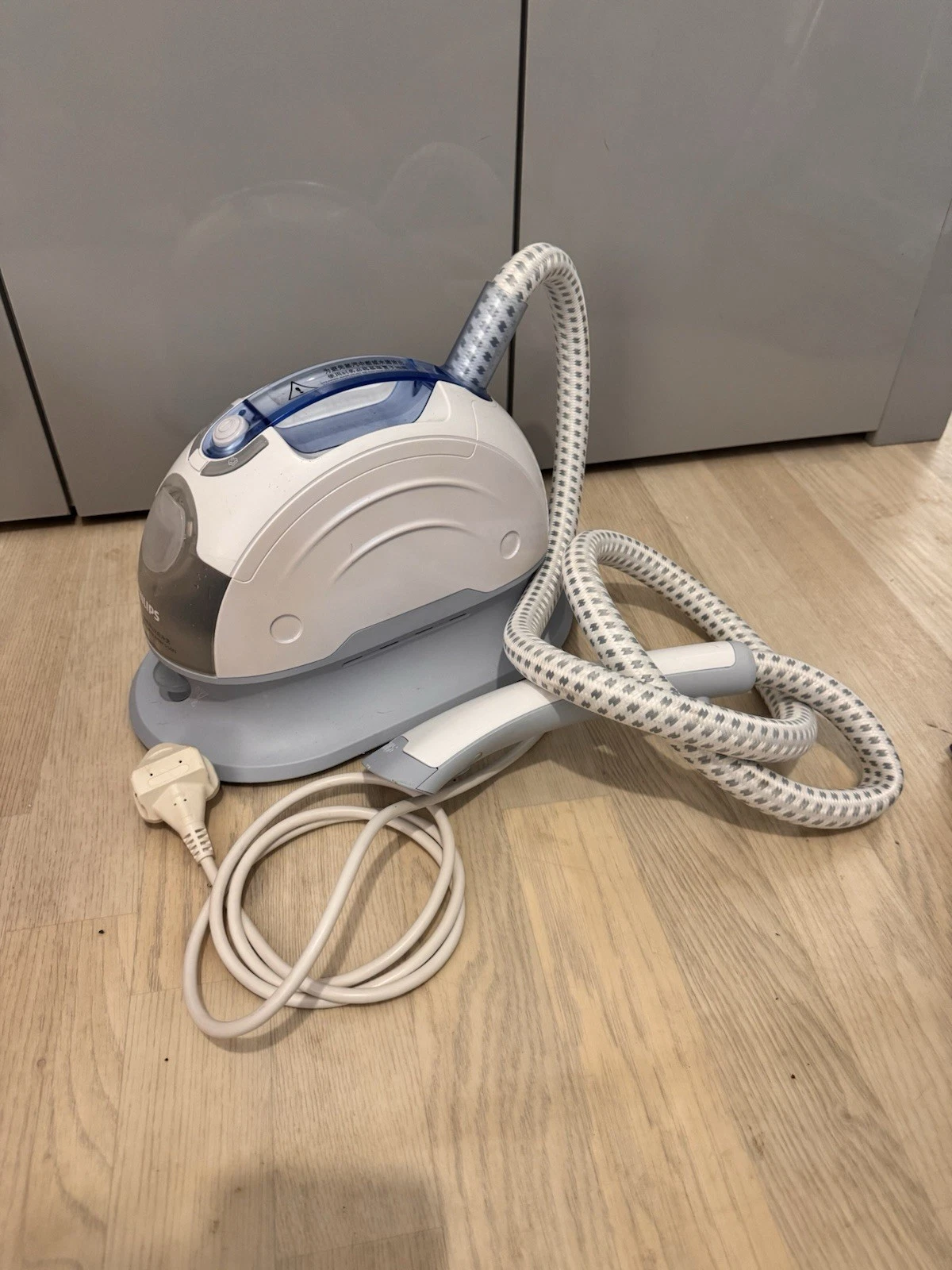 Philips Garment Steamer Model ST 520 Hardly Used
