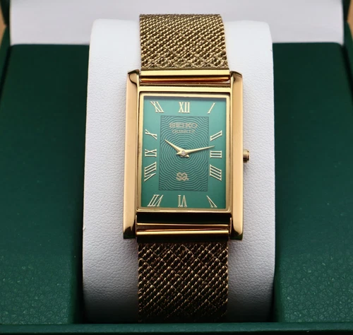 Vintage Seiko Slim Quartz Men's Wrist Watch Green Dial with Golden Mesh Band.