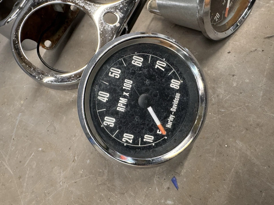 Harley Davidson 1970-1973 cabeza de pala velocímetro calibre carcasa velocímetro cabeza de hierro OEM Foto 2 de 4