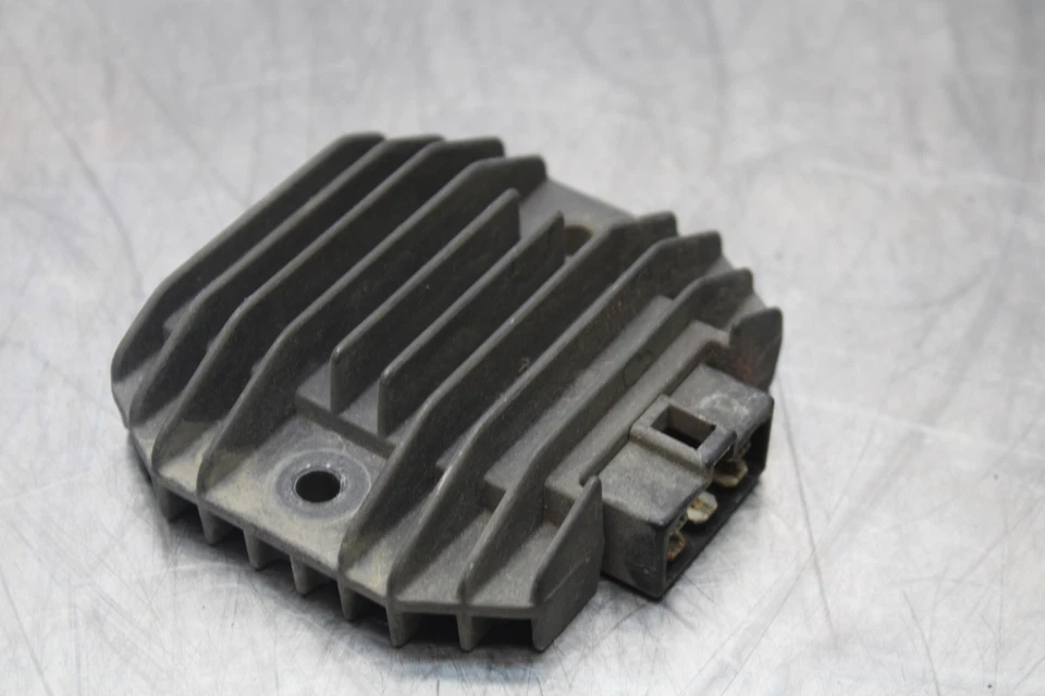 98-05 REGULADOR DE VOLTAJE RECTIFICADOR HONDA SUPER HAWK 1000 VTR1000F BB152 Foto 3 de 4