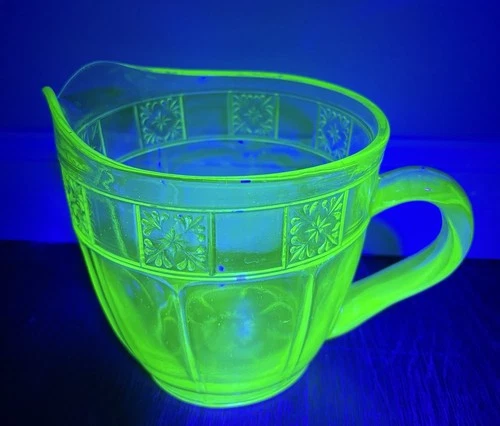 Jeanette Glass Pitcher 32 Oz 5 1/2” Green Uranium Vaseline Depression Glass