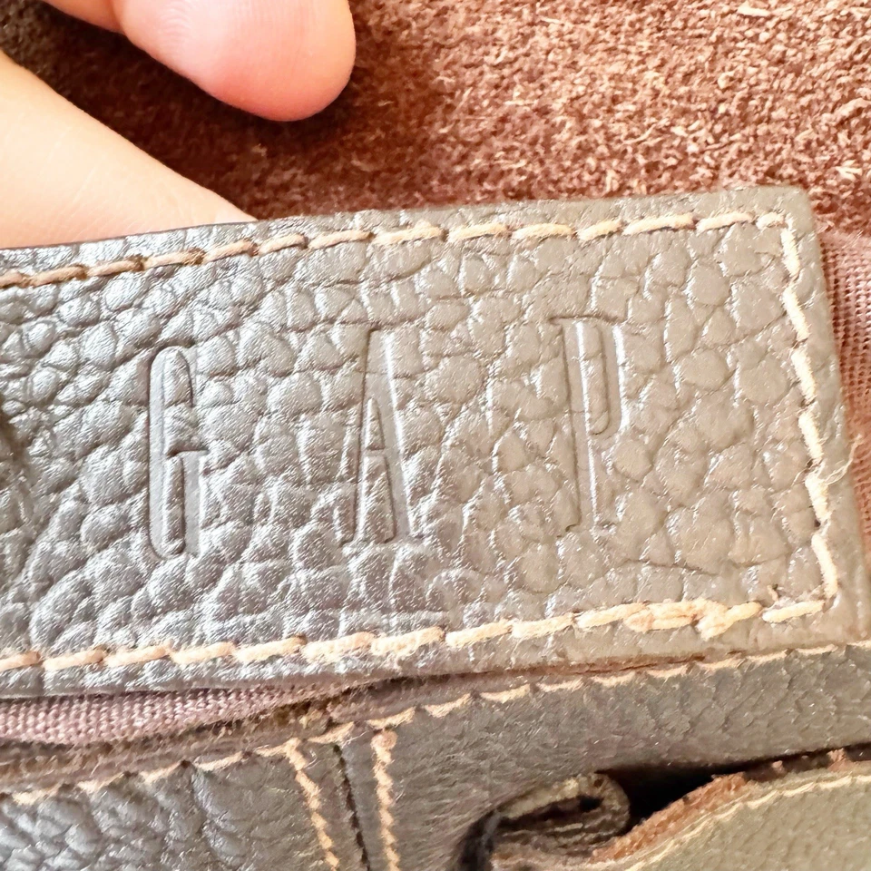 The Gap Brown Leather Messenger Bag Vintage 90s Y2k Flap Buckle Broken In VTG - Image 4 of 4