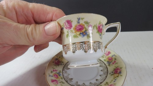 Gold Castle Hostess Demitasse Cups & Saucers Made in Japan - Picture 2 of 4