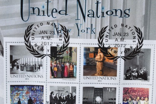 GREETING FROM MY GUIDED TOUR OF THE UNITED NATION STAMP IN NEW YORK FRAMED - Picture 4 of 9