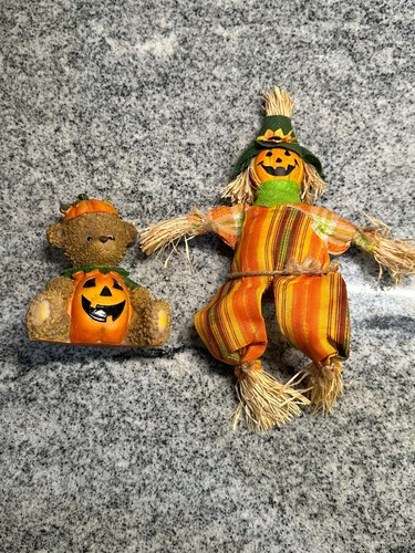 PAIR OF HALLOWEEN DECOR LOT - INCLUDES BEAR AND STRAW SCARECROW - PUMPKIN BEAR - Picture 13 of 16